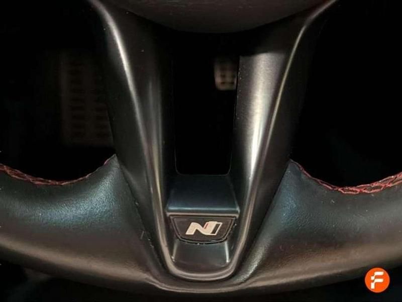 Usado Hyundai i30 N Line 120 CV (88 kW) 2023 Gris Berlina