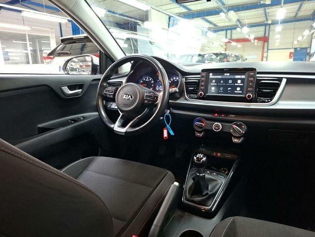 Usado Kia Rio Urban 84 CV (61 kW) 2020 Gris Berlina