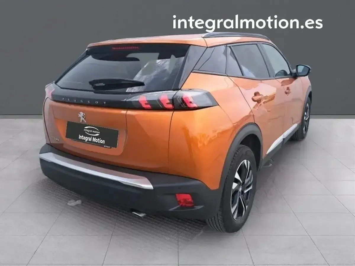 Usado Peugeot 2008 Allure 130 CV (95 kW) 2022 Naranja SUV