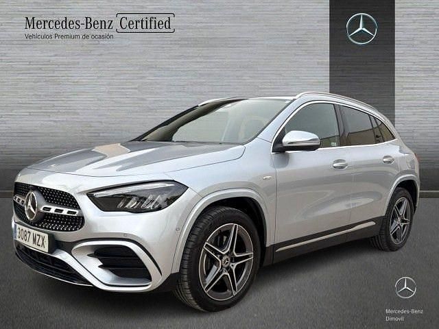 Usado Mercedes GLA250 AMG line 218 CV (160 kW) 2025 Plata hightech SUV