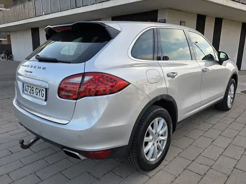 Usado Porsche Cayenne 300 CV (220 kW) 2010 Gris / plata SUV