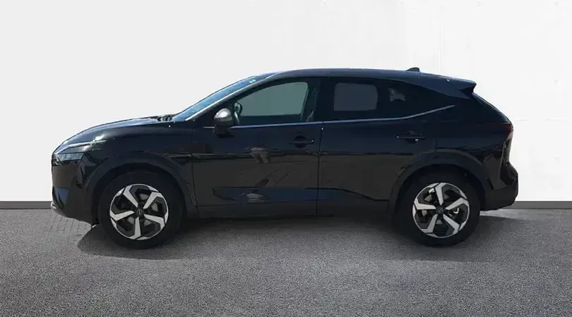 Usado Nissan Qashqai N-Connecta 140 CV (102 kW) 2022 Midnight black con techo skyli SUV