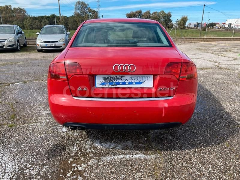 Usado Audi A4 140 CV (102 kW) 2005 Rojo Berlina
