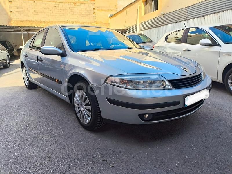 Gris / plata Usado 2004 Renault Laguna II Authentique Berlina | 3300 € (Precio justo) - Imagen 1/4