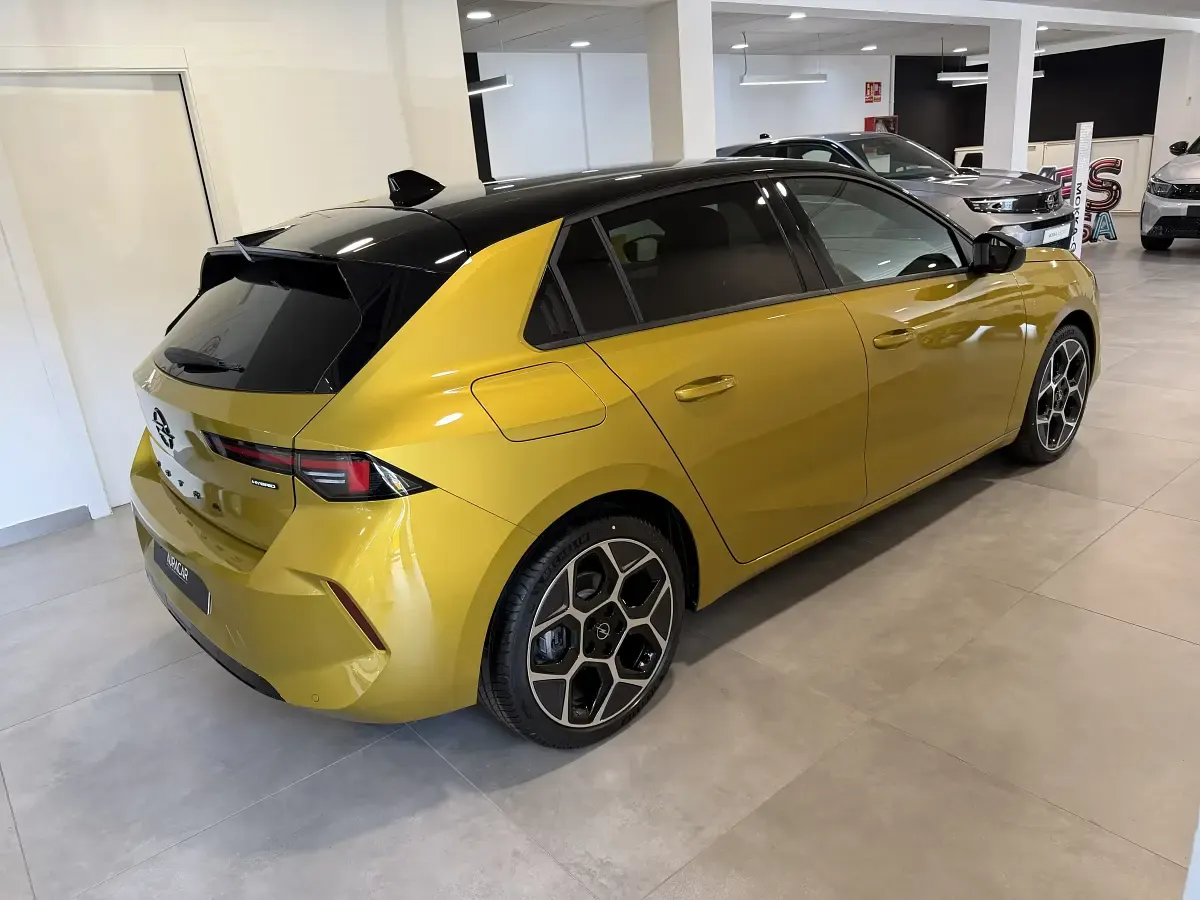 Nuevo Opel Astra Ultimate 146 CV (107 kW) 2026 Amarillo Berlina