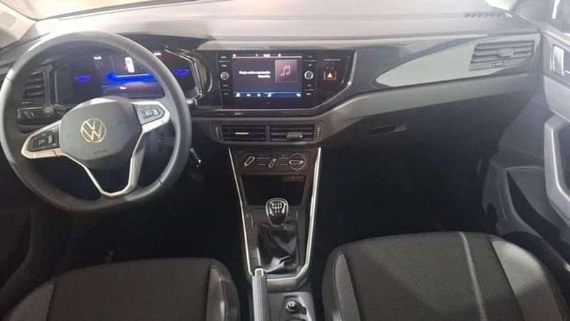 Usado VW Polo 95 CV (69 kW) 2025 Gris Utilitario