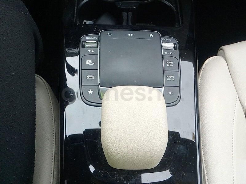 Usado Mercedes CLA200 Shooting Brake 163 CV (119 kW) 2020 Negro Familiar