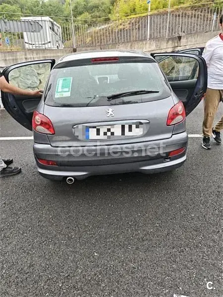 Usado Peugeot 206+ 75 CV (55 kW) 2010 Gris / plata Utilitario