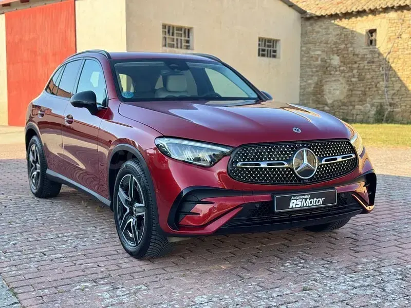 Usado Mercedes GLC220 197 CV (144 kW) 2023 Granate SUV