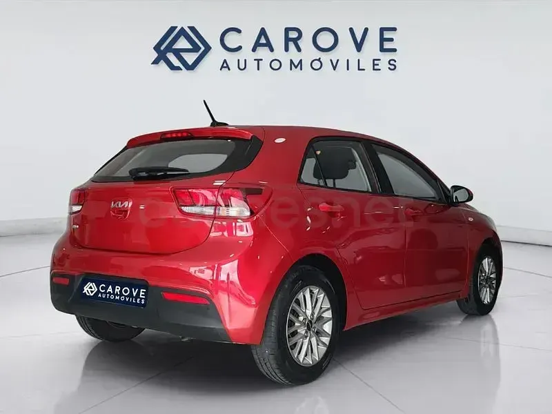 Usado Kia Rio 84 CV (61 kW) 2023 Blanco Berlina