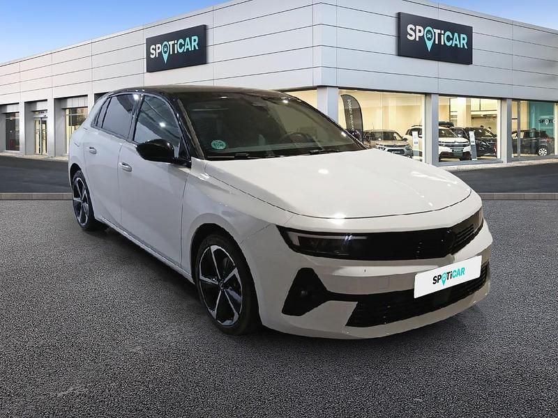 Usado Opel Astra 130 CV (95 kW) 2024 Blanco Berlina