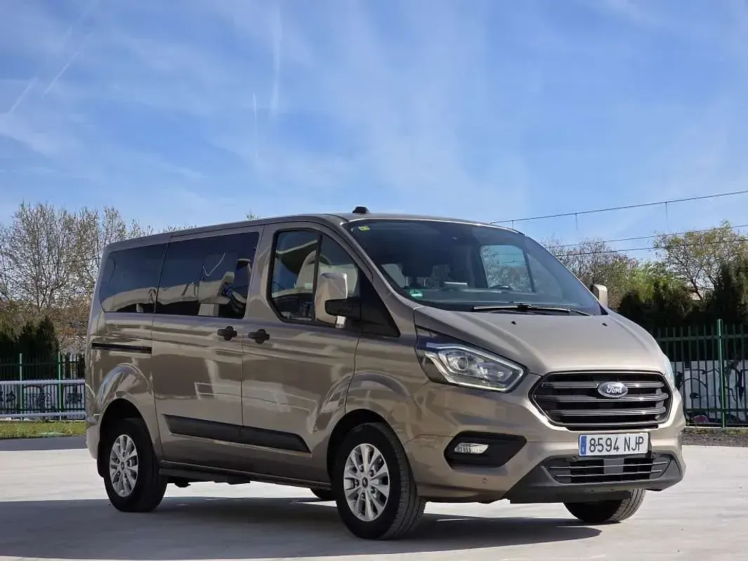 Usado Ford Tourneo Trend 131 CV (96 kW) 2019 Gris Monovolumen