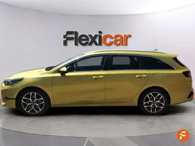 Usado Kia Ceed 120 CV (88 kW) 2023 Amarillo Utilitario
