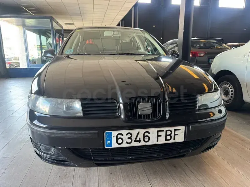 Usado Seat Leon 105 CV (77 kW) 2006 Negro Utilitario