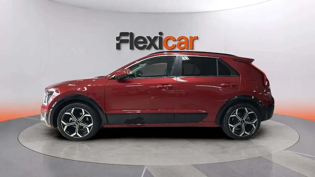 Usado Kia Niro 141 CV (103 kW) 2023 Granate SUV
