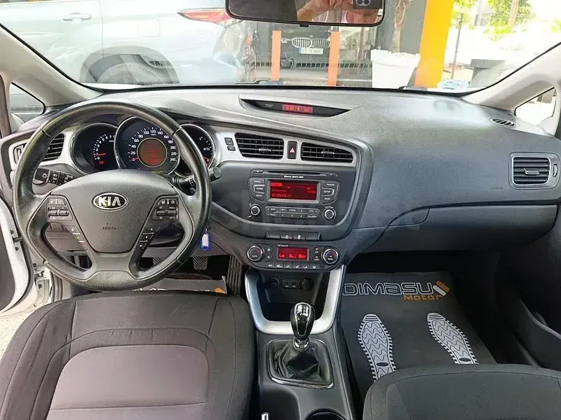 Usado Kia ProCeed 135 CV (99 kW) 2013 Blanco Utilitario
