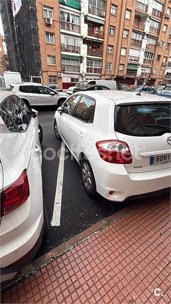 Usado Toyota Auris Active 90 CV (66 kW) 2012 Blanco Berlina