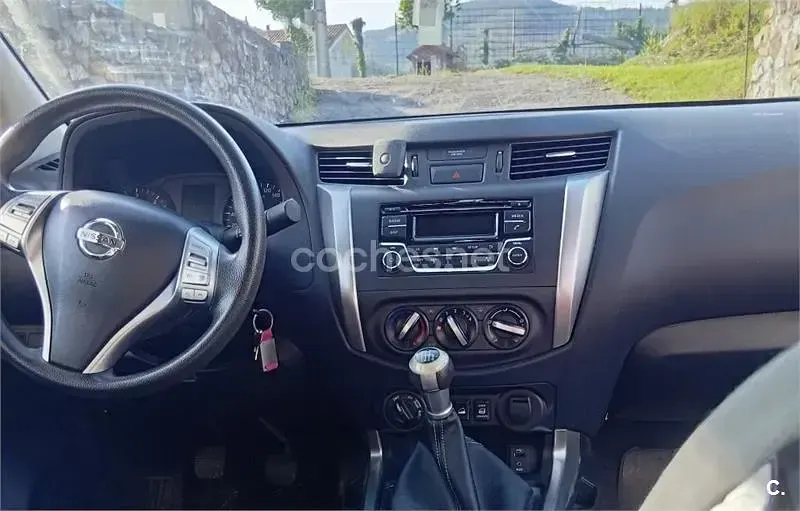 Usado Nissan Navara Visia 160 CV (117 kW) 2016 Gris / plata Pickup/Camioneta