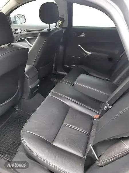 Usado Ford Mondeo Ghia 125 CV (91 kW) 2010 Gris Berlina