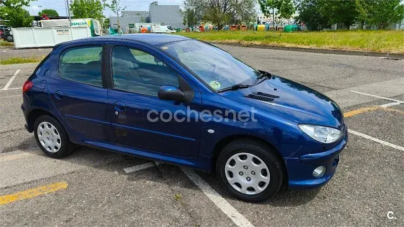 Usado Peugeot 206 90 CV (66 kW) 2005 Azul Berlina