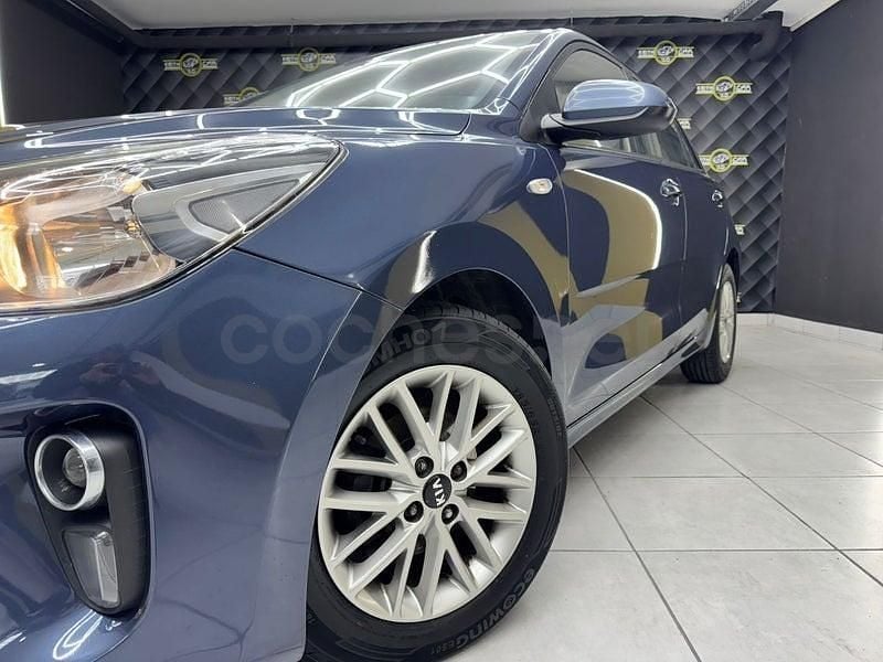 Usado Kia Rio 84 CV (61 kW) 2019 Azul Berlina