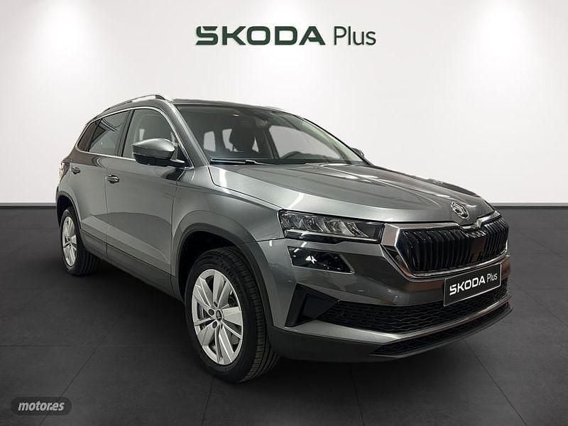 Gris / plateado Usado 2025 Skoda Karoq Selection SUV | 28.790 € (Un poco caro) - Imagen 1/4