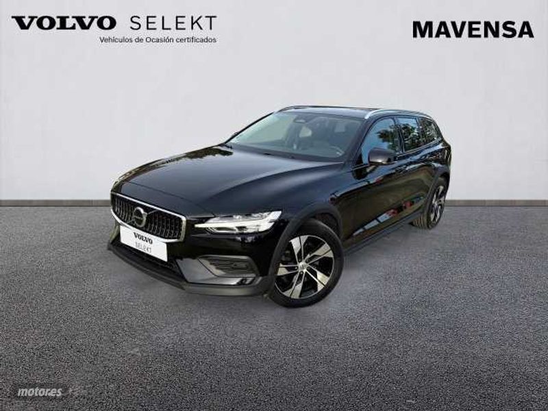 Negro Usado 2023 Volvo V60 CC Core Familiar | 41.900 € (Un poco caro) - Imagen 1/4