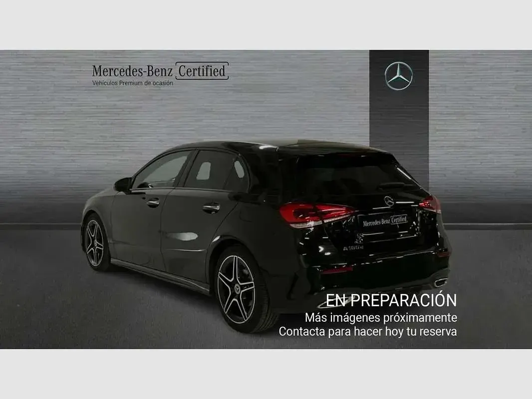 Usado Mercedes A180 109 CV (80 kW) 2022 Negro Utilitario