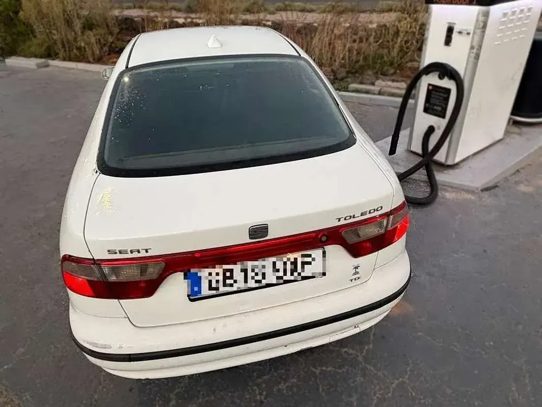 Usado Seat Toledo Stella 110 CV (80 kW) 2002 Blanco Berlina