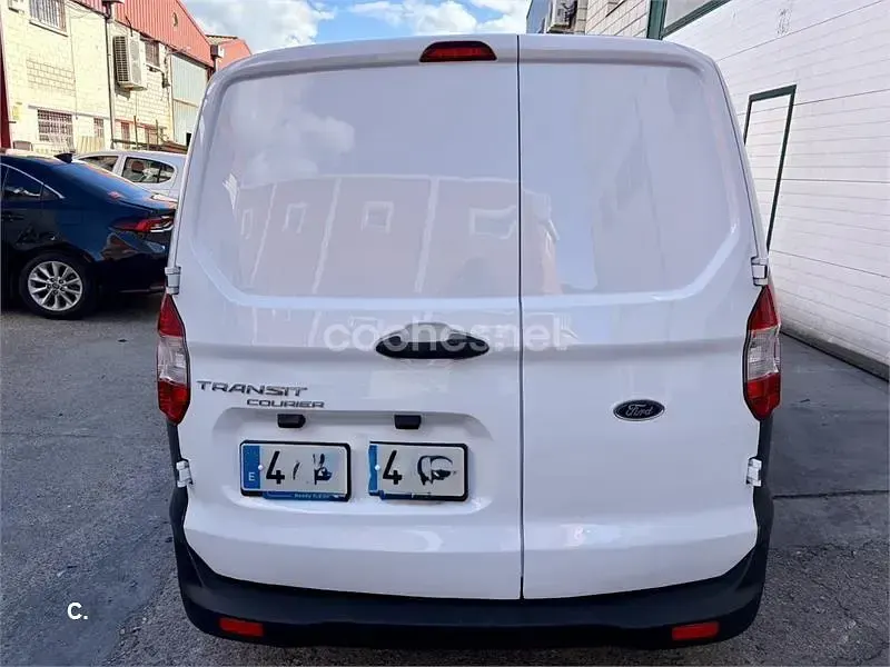 Usado Ford Tourneo Courier Sport 100 CV (73 kW) 2023 Blanco Monovolumen