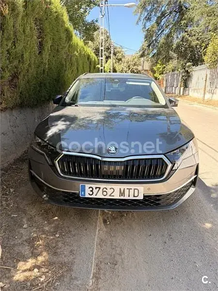 Usado Skoda Octavia 150 CV (110 kW) 2024 Gris / plata Familiar