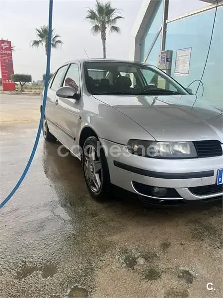 Usado Seat Toledo Sport 105 CV (77 kW) 2004 Gris / plata Berlina