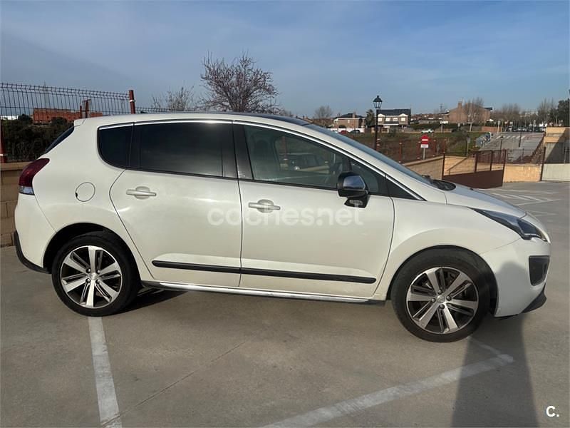 Usado Peugeot 3008 Allure 120 CV (88 kW) 2016 Blanco Berlina