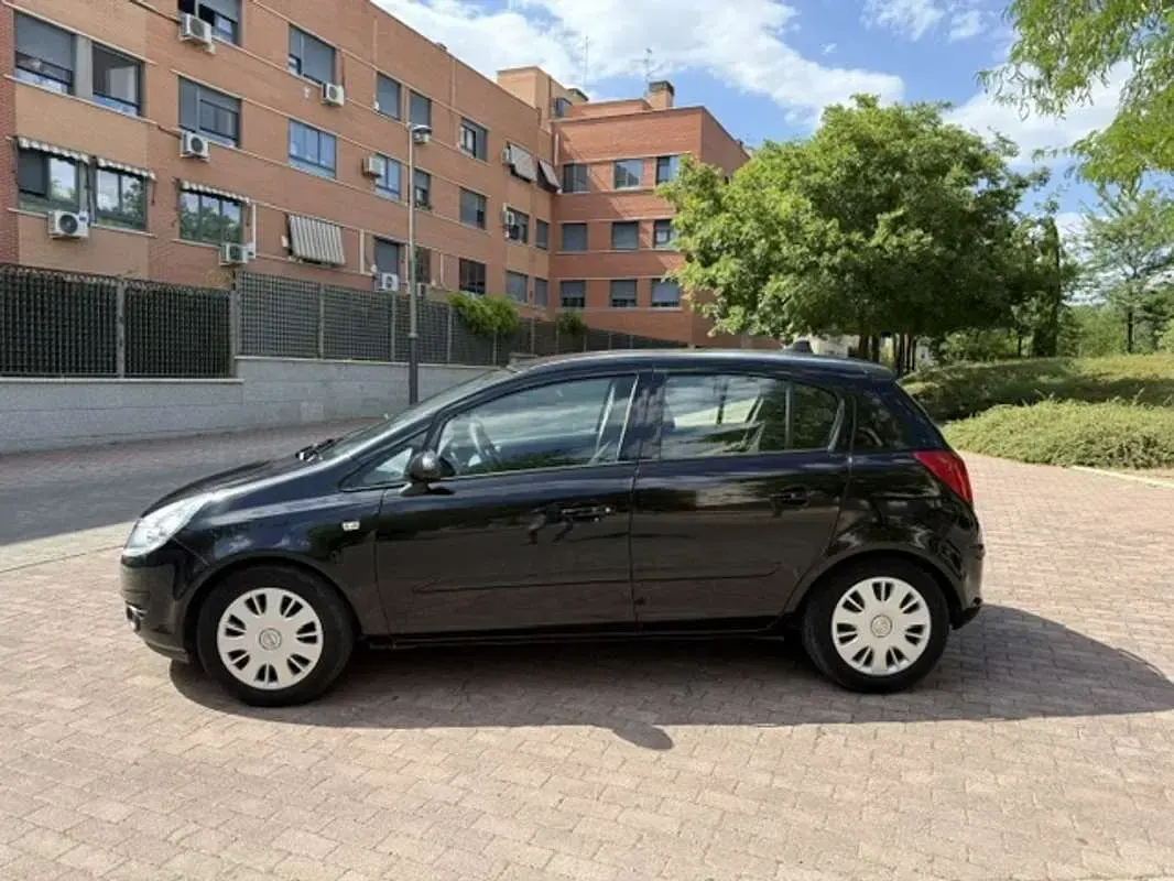 Usado Opel Corsa 80 CV (58 kW) 2008 Negro Utilitario