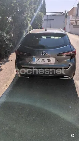 Usado Toyota Corolla Active 140 CV (102 kW) 2025 Gris / plata Familiar