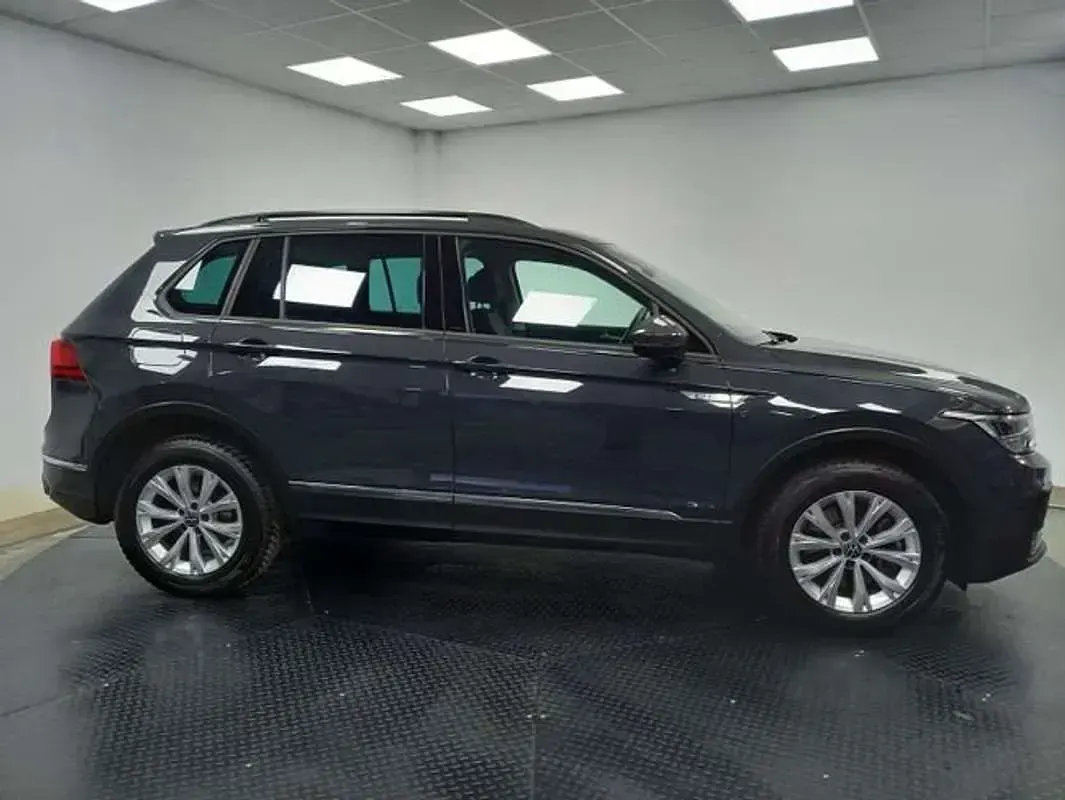 Usado VW Tiguan Business 245 CV (180 kW) 2022 Gris SUV