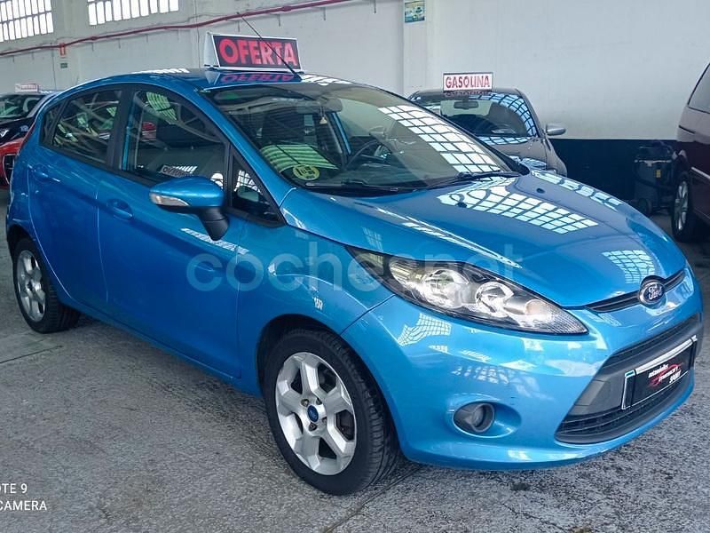 Usado Ford Fiesta Titanium 70 CV (51 kW) 2011 Azul Utilitario
