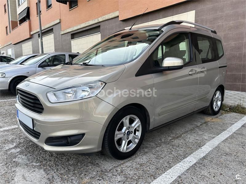 Beige Usado 2015 Ford Tourneo Courier Ambiente Monovolumen | 6000 € (Buen precio) - Imagen 1/4