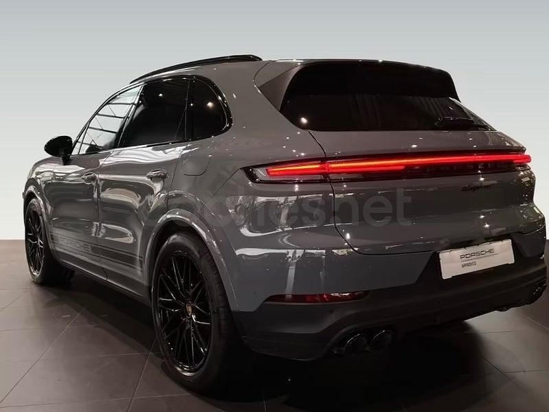 Usado Porsche Cayenne 470 CV (345 kW) 2024 Gris / plata SUV