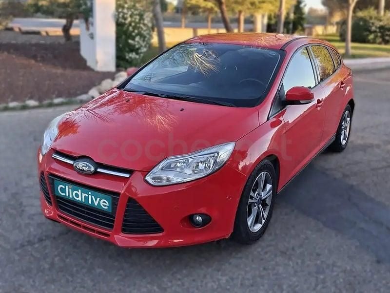 Używany Ford Focus Titanium 115 KM (84 kW) 2014 Czerwony Sedan/Limuzyna