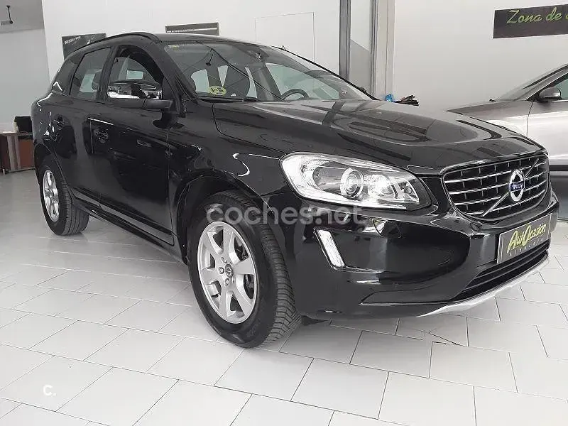 Usado Volvo XC60 Kinetic 136 CV (100 kW) 2013 Negro SUV