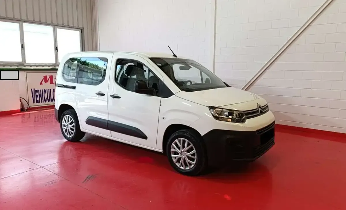 Usado Citroën Berlingo Live 102 CV (75 kW) 2021 Blanco Monovolumen