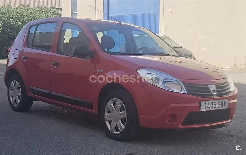 Usado Dacia Sandero Lauréate 70 CV (51 kW) 2010 Rojo Berlina