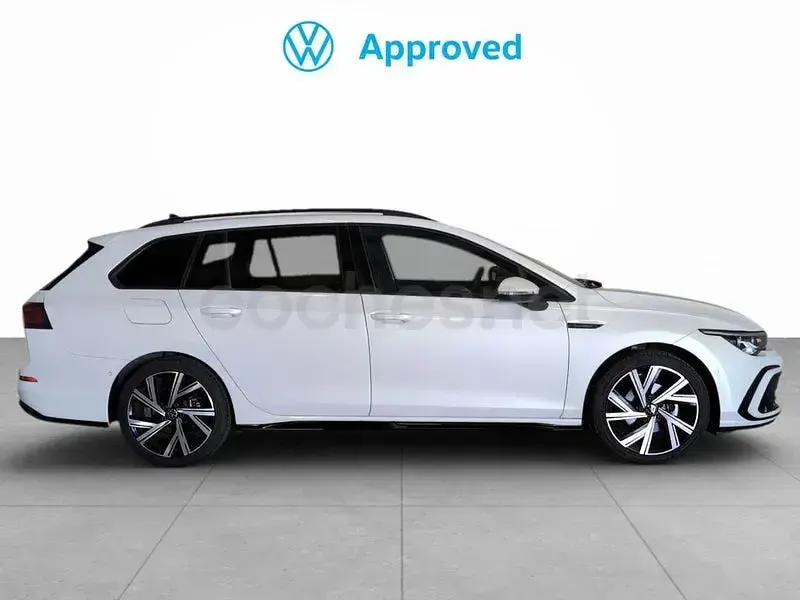 Usado VW Golf VIII R-line 150 CV (110 kW) 2022 Blanco Familiar
