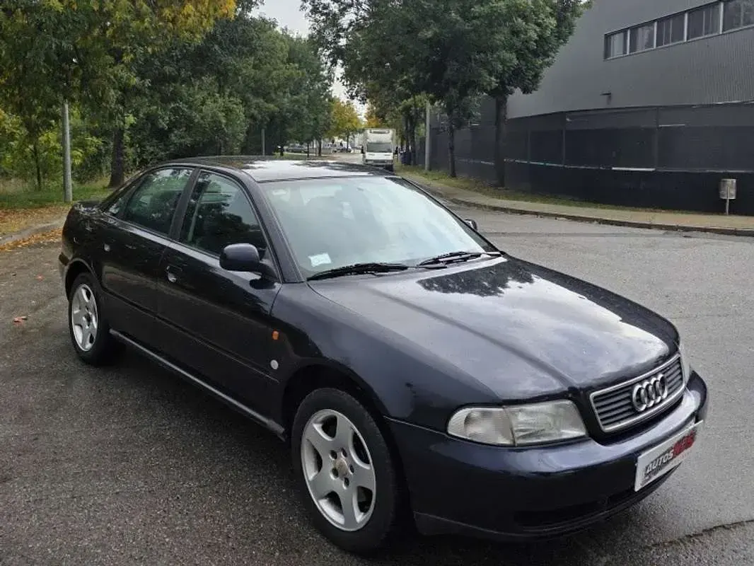 Usado Audi A4 150 CV (110 kW) 1996 Azul Berlina