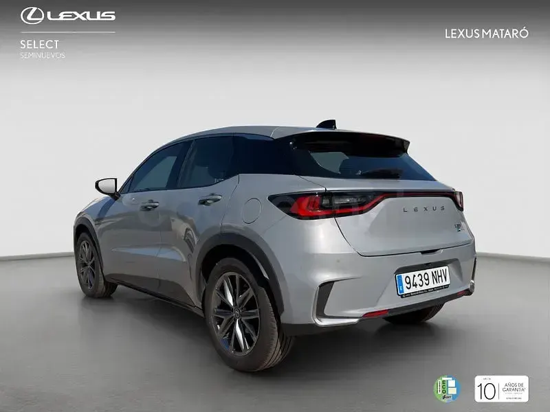 Usado Lexus LBX 136 CV (100 kW) 2025 Gris / plata SUV