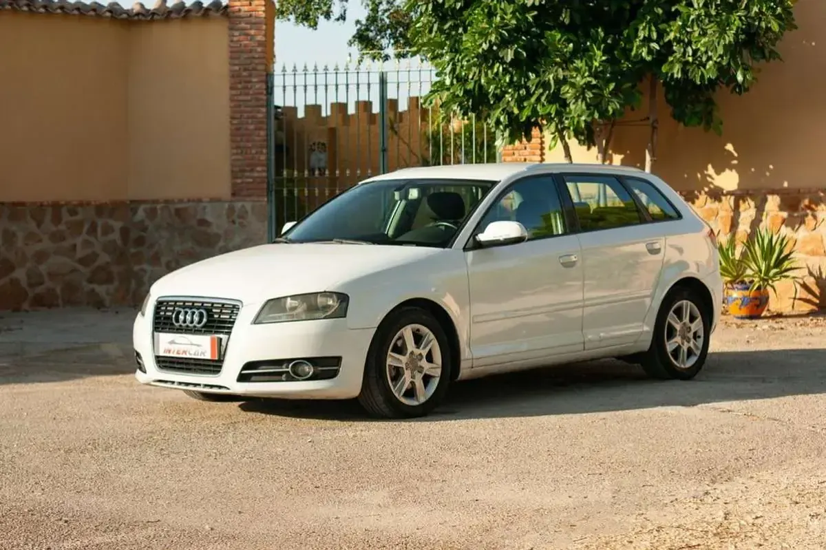 Usado Audi A3 Sportback Ambition 105 CV (77 kW) 2012 Blanco Utilitario