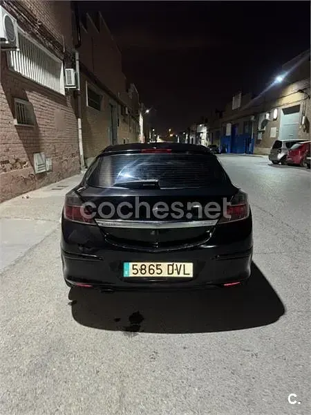 Usado Opel Astra GTC Sport 120 CV (88 kW) 2006 Negro Berlina