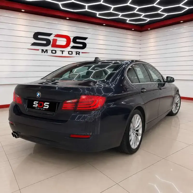 Usado BMW 518 150 CV (110 kW) 2016 Azul Familiar