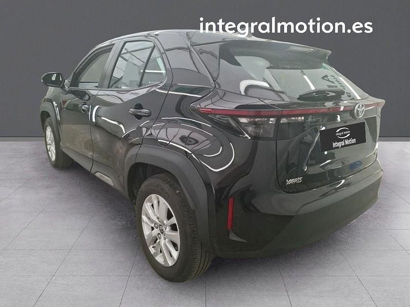 Usado Toyota Yaris Hybrid Business Edition 115 CV (84 kW) 2022 Negro